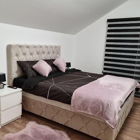 Lilien Apartment Airport Ledine Eksteriør bilde